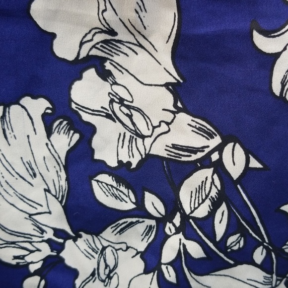 True Destiny EUC Top Floral Back Button - Picture 2 of 5